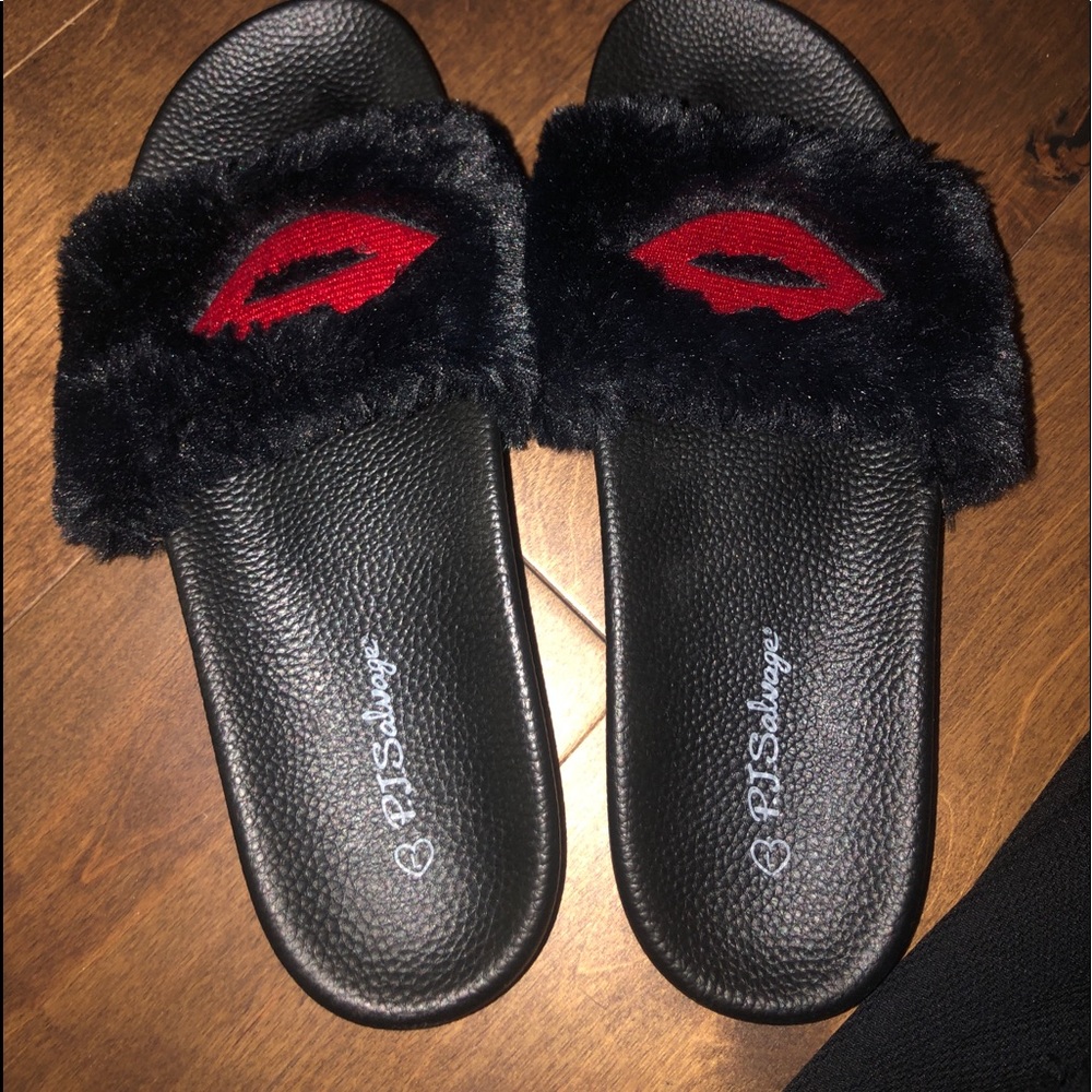 Black lip slides